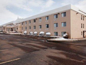 Super 8 By Wyndham Santa Fe Hotel Exterior photo